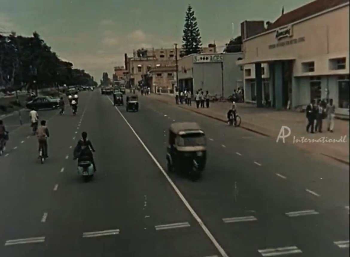 VinodJason's tweet photo. #OldBangalore: MG Road, 1967. One of the rarest picture you'll ever see. On the left, a woman wearing a saree is seen riding a scooter. On the right, the bygone and legendary ‘3 Aces’ club is standing in all its glory. 3 Aces club was the most happening place back in the day. On the right, students (I assume from St. Joseph's) are seen walking and and having a jolly time. This was a time when MG Road stood in all its grandeur, but sadly the Metro pillar took its beauty away from 2007 onwards changing the entire landscape into an eyesore.

The Bangalore which people in the picture saw is a completely different Bengaluru from the one we're all seeing today.

#Bangalore #Bengaluru #OldBengaluru #MgRoad #3Aces #Kannada #Karnataka #NammaMetro
