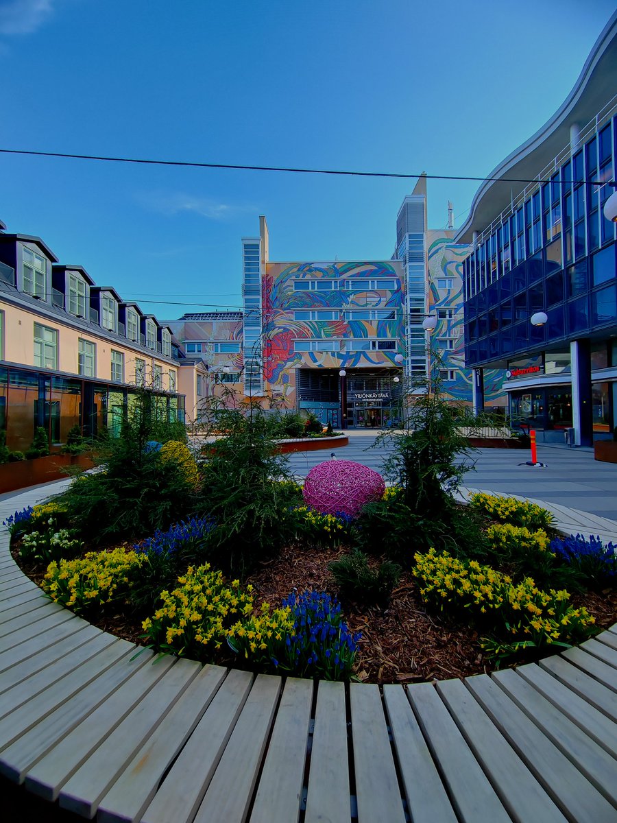 ElseKruskopf's tweet image. Hyvää huomenta keskiviikkoa. Helsinki kauniina auringonpaisteessa ja hieman eri kuvakulmissa. Rautatieasema. Vanhan linja-autoaseman pääty. Amos Anderssonin museon tornit. Amos Rex. Kukkotori. #Finland #Helsinki #StandWithUkraine️ 💛💙🇺🇦