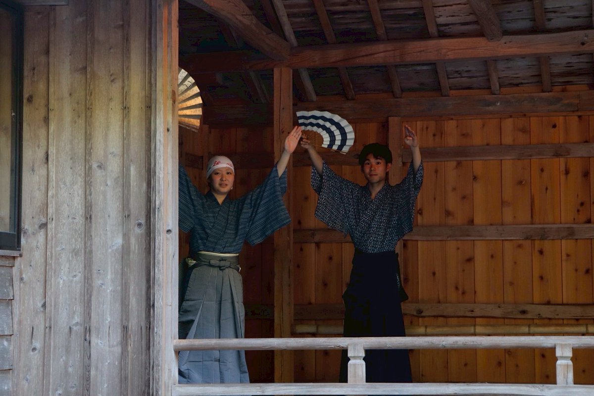 【新歓イベント】
一橋観世会で、能をやってみませんか？！🪭

能って難しいかも…と感じる方も大丈夫！
初心者から始める先輩がほとんどです✨

まずは体験稽古から！
4/28（火）18:30～
基本の型を、先生に優しく教えてもらえます！

DMにて参加申し込み
お待ちしています！
＃春から一橋
＃一橋大学