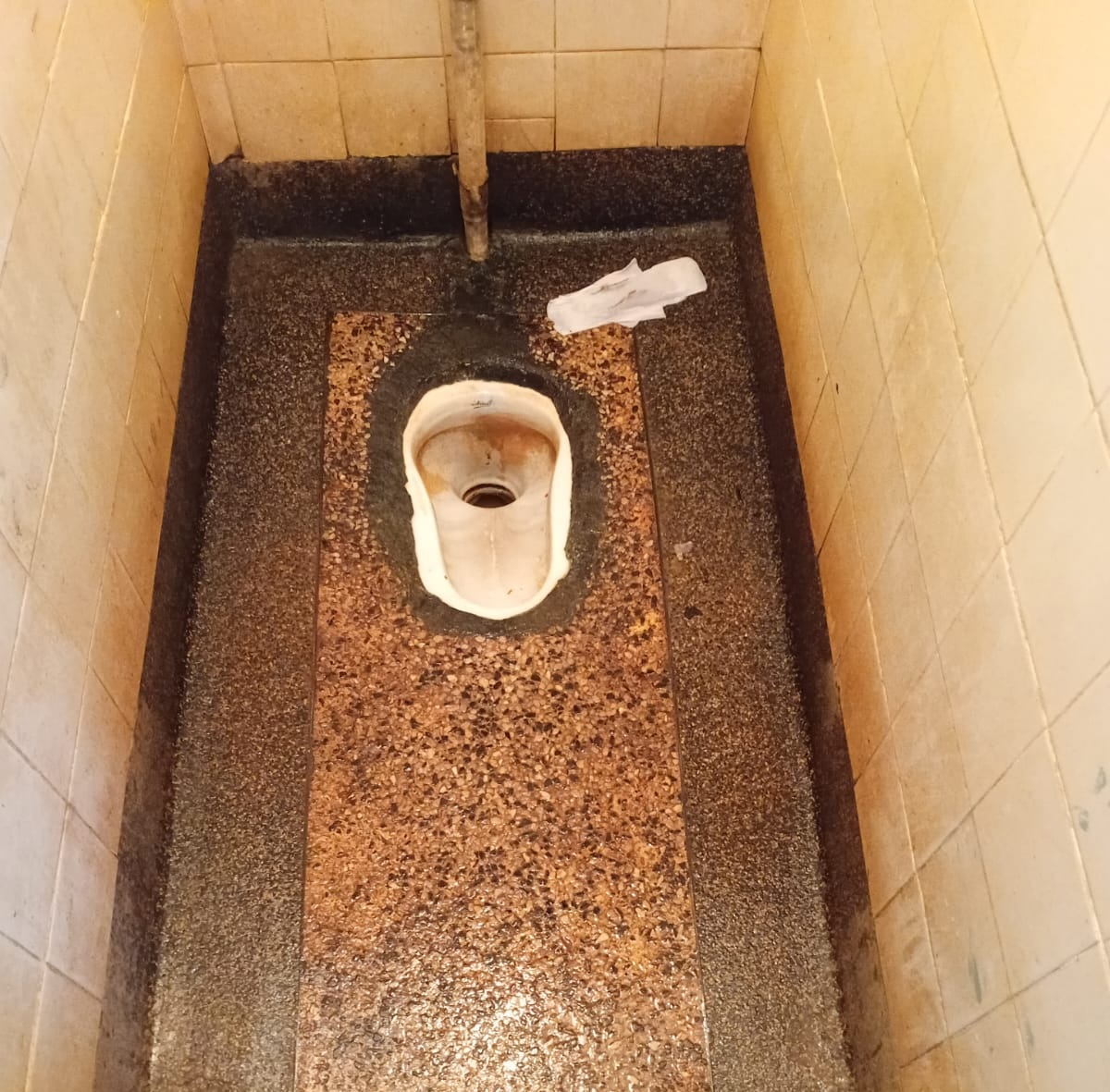 homo_serpent's tweet photo. I wasn't lying about Murang’a Level 5 - it reality. Some public hospital toilets are so poor that even these here will be accepted in most counties. These can fixed in 2 weeks. 
I challenge HCWs to share patient toilet photos from different counties. You people will puke. https://t.co/onkDXMM5X1