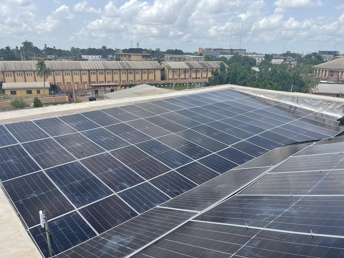 Livingstoñe🦅 tweet media