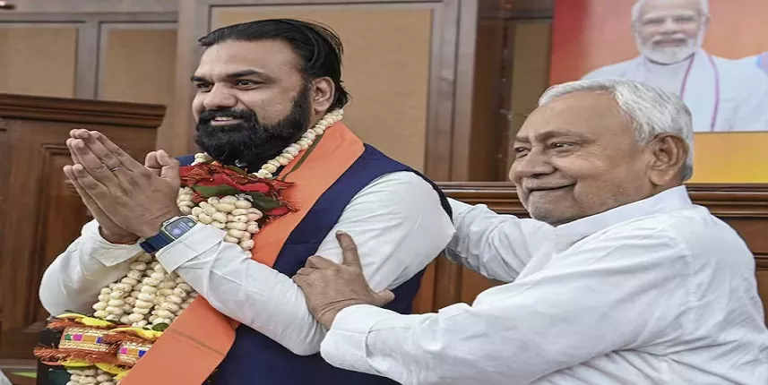 SudarshanNewsTV's tweet photo. बिहार में नई सरकार के गठन से पहले संभावित मंत्रियों की लिस्ट आई सामने; BJP-जेडीयू से इन चेहरों को मिल सकती है कैबिनेट में जगह
#SamratChaudhary #सम्राट_चौधरी @samrat4bjp #सम्राटचौधरी #Patna #BiharPolitics #Samrat_Chaudhary
https://t.co/aQhYAQIzQu https://t.co/KLtfBn2DEi