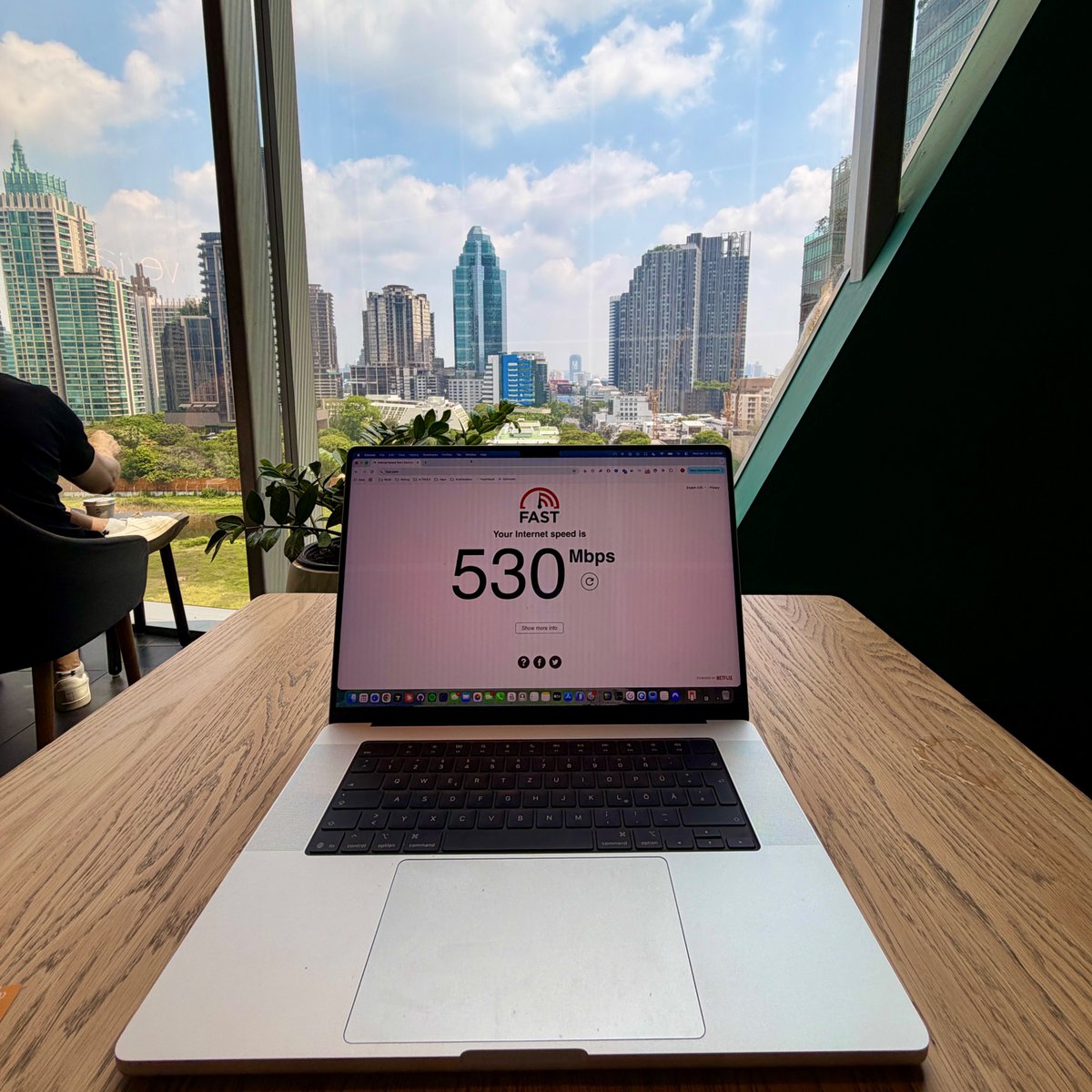 timonikolai's tweet image. bangkok lifestyle remains undefeated 🇹🇭