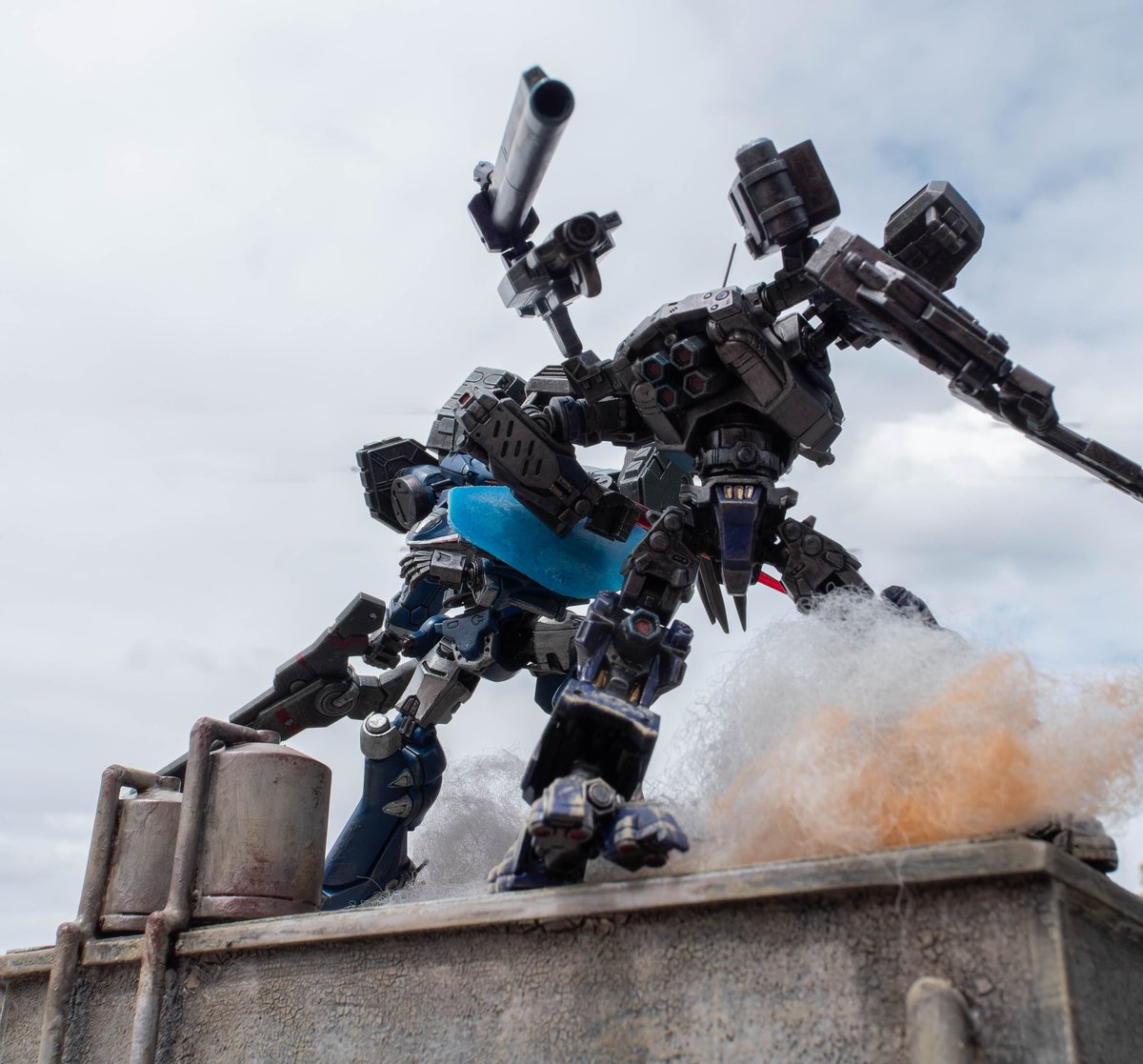 r0NDDGOwR4WN2ux's tweet photo. 久しぶりに外撮影。
#AC
#アーマードコア
#ARMOREDCORE
#ストラクチャーアーツ
#筆塗り
#EMERAUDE
#ECMXR00
#ZIOMATRIX
#ヴィネット https://t.co/AMiRR0mukC