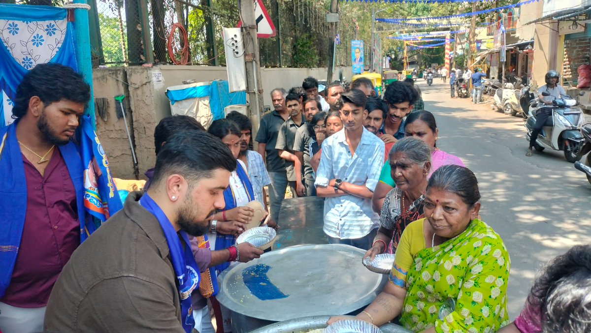 byrathi_suresh's tweet image. Yesterday, my son Sanjay Suresh attended various programs organized on the occasion of Ambedkar Jayanti and paid his tribute in my constituency.

#AmbedkarJayanti #DrBRAmbedkar #SocialJustice #Constitution #ByrathiSuresh