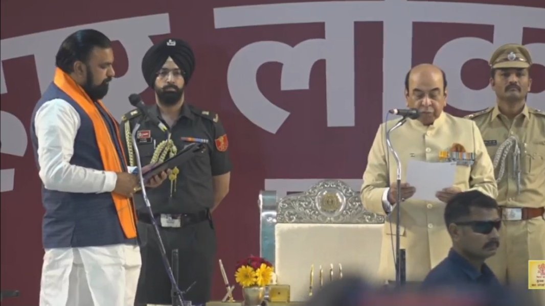 BabhanPolitics's tweet photo. सम्राट युग का बिहार में शुभारंभ। नव बिहार के लिए शुभकामनाएं। अठावले की हड्डी जरुर तोड़ना सीएम सम्राट चौधरी, अगर अठावले फिर से बोधगया पर कब्जा की बात किया तो। https://t.co/Y9PMH9GUI2