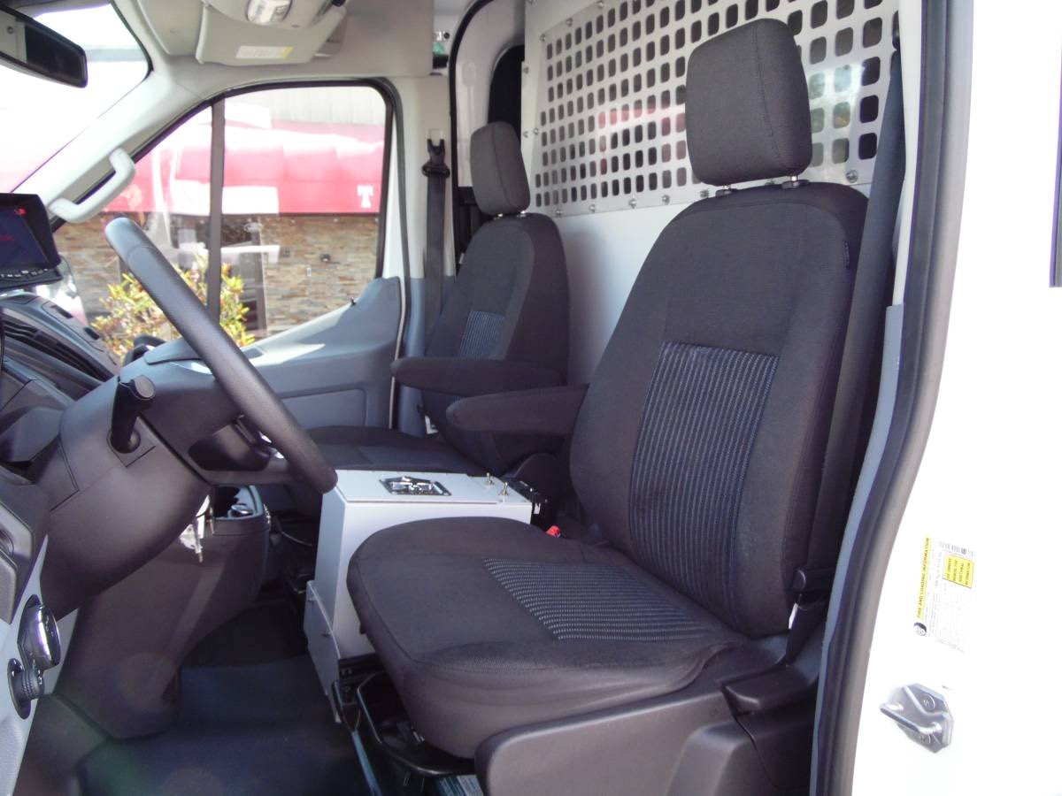 BP_002's tweet photo. 19 Ford Transit Jail Van🚔🇺🇸✨
米国オファーになります😎
#アメパト #アメ車 https://t.co/L25qCbNGsc https://t.co/Ah0FgzEkg9