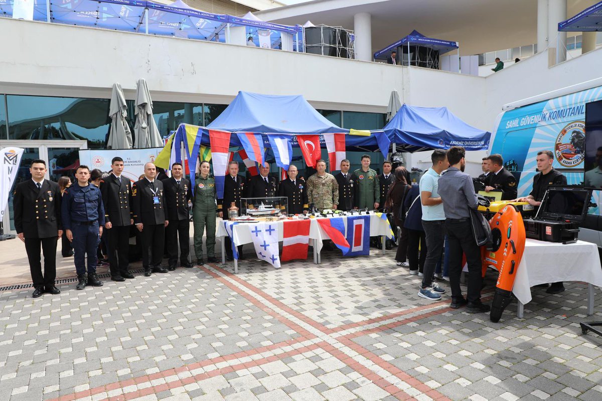 sahilguvkom's tweet image. Cumhurbaşkanlığı İnsan Kaynakları Ofisi koordinesinde, Mimar Sinan Kongre Merkezi’nde düzenlenen Batı Akdeniz Kariyer ve İstihdam Fuarı (BAKİF26)’nda vatandaşlarımızla bir araya geldik.
📍Antalya
🗓13-14Nisan 2026
 
#BAKİF
#SahilGüvenlik
#CoastGuard