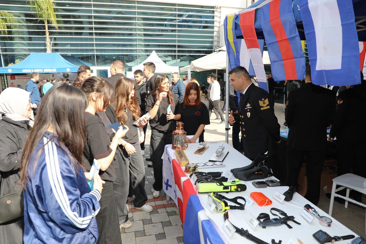 sahilguvkom's tweet image. Cumhurbaşkanlığı İnsan Kaynakları Ofisi koordinesinde, Mimar Sinan Kongre Merkezi’nde düzenlenen Batı Akdeniz Kariyer ve İstihdam Fuarı (BAKİF26)’nda vatandaşlarımızla bir araya geldik.
📍Antalya
🗓13-14Nisan 2026
 
#BAKİF
#SahilGüvenlik
#CoastGuard