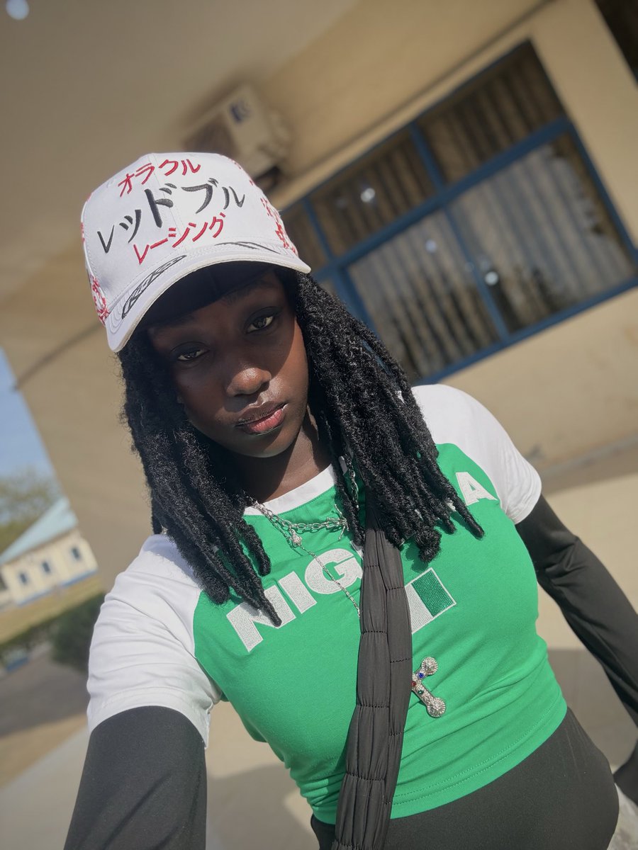 Claire 💙 tweet media