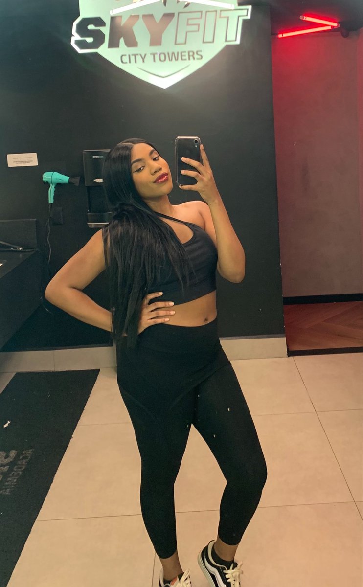 vitoriamyg's tweet image. Tô felizona com o meu corpo 🥰🥰
#gym #fitnes #academia