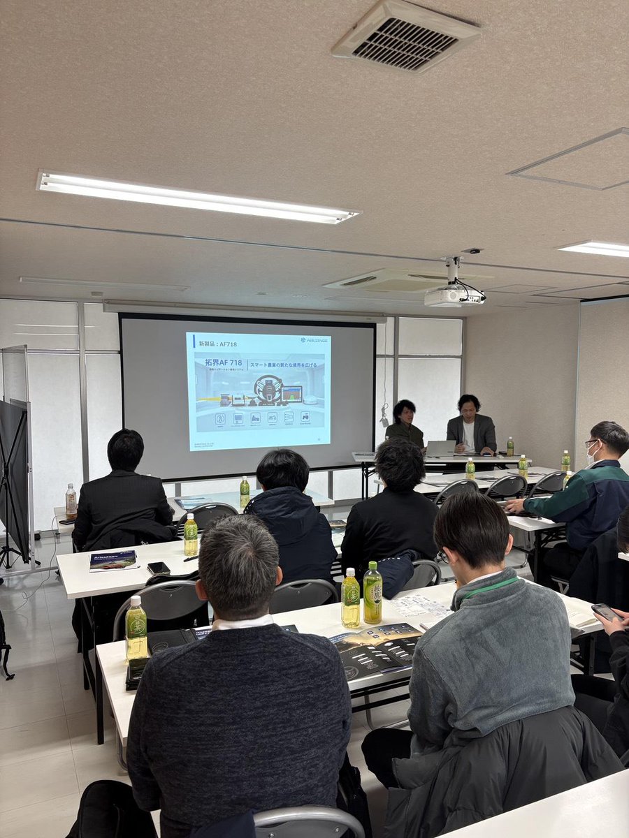 AIRSTAGEsapporo's tweet image. 📚#Allynav 代理店様向け講習会開催💡

こんにちは✨
今日の #清田区 は12℃☁
肌寒いですね🥶

本日は札幌店へ
全国各地の代理店様にお集まりいただき
Allynavの講習会を開催しております📚

➡Allynav商品への
ご相談承っております💡
ぜひお問い合わせください✨
x.gd/NuU6W