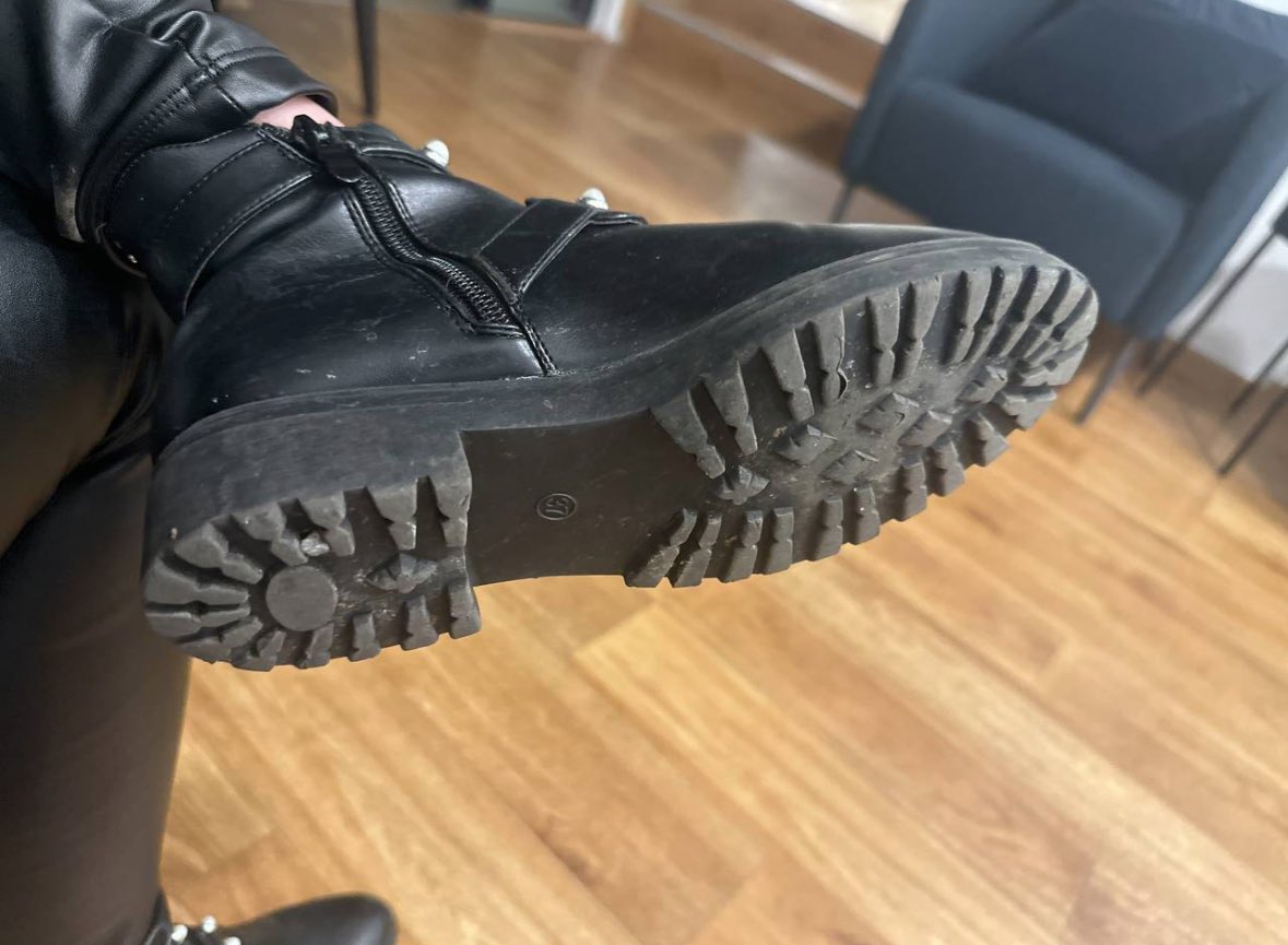 GöttinLenaa tweet media