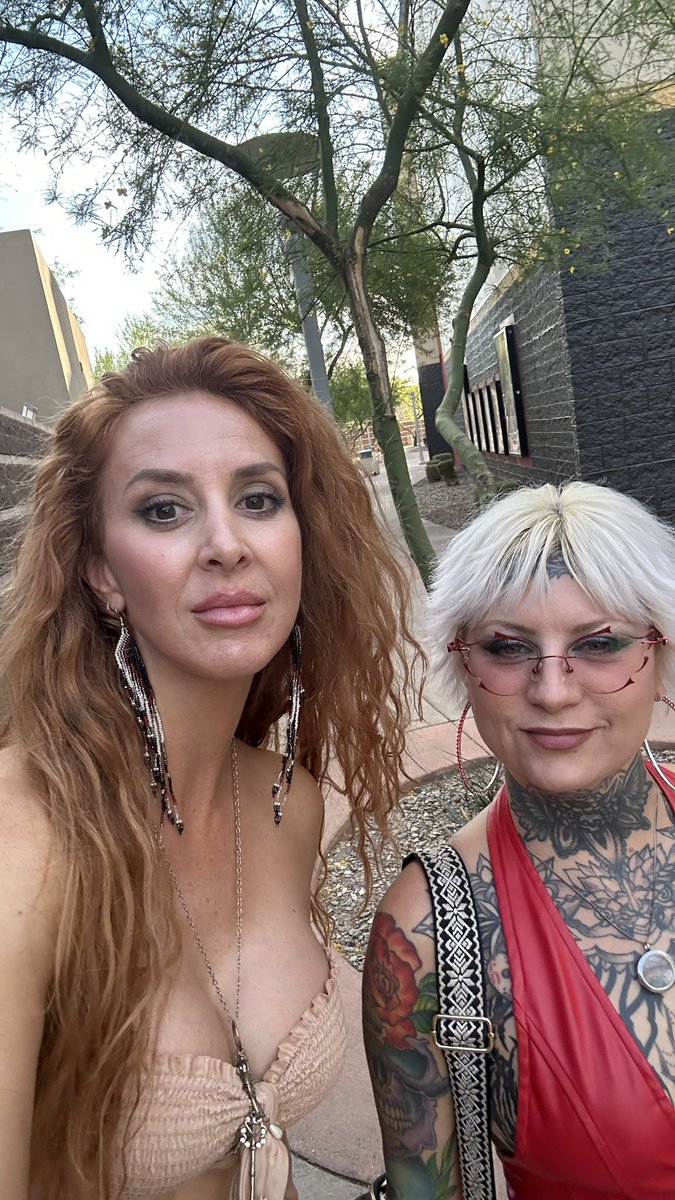 elleyringo's tweet photo. At #phoenixfilmfestival industry night hanging out with #friends and meeting new #actors https://t.co/hhoG9JhiiU