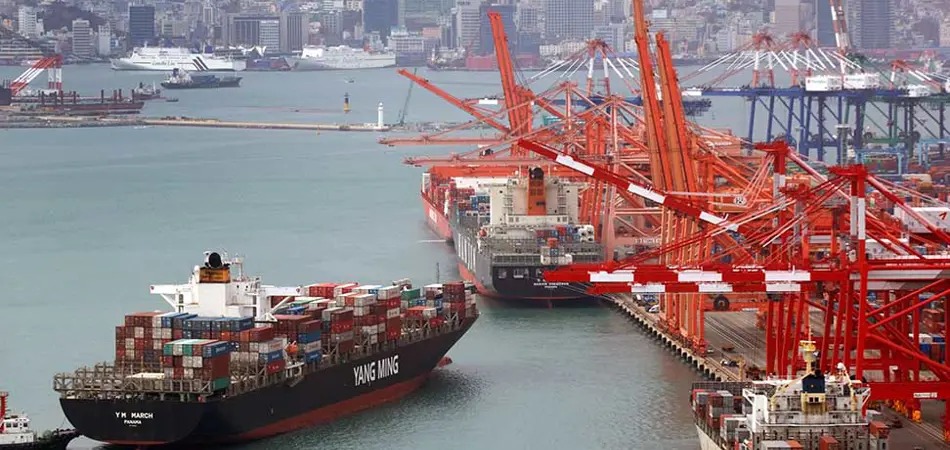 MettisGlobal's tweet photo. 𝐊𝐚𝐫𝐚𝐜𝐡𝐢 𝐩𝐨𝐫𝐭 𝐮𝐩𝐠𝐫𝐚𝐝𝐞𝐬 𝐩𝐮𝐬𝐡 𝐯𝐢𝐬𝐢𝐨𝐧 𝐟𝐨𝐫 𝐫𝐞𝐠𝐢𝐨𝐧𝐚𝐥 𝐦𝐚𝐫𝐢𝐭𝐢𝐦𝐞 𝐡𝐮𝐛
Read the full story at https://t.co/5li0n3rTdK
For the latest updates, follow our WhatsApp Channel 👉https://t.co/0ikF0z1g8H
#KarachiPort #MaritimeAffairs #TradeHub https://t.co/M32Zynq1vq