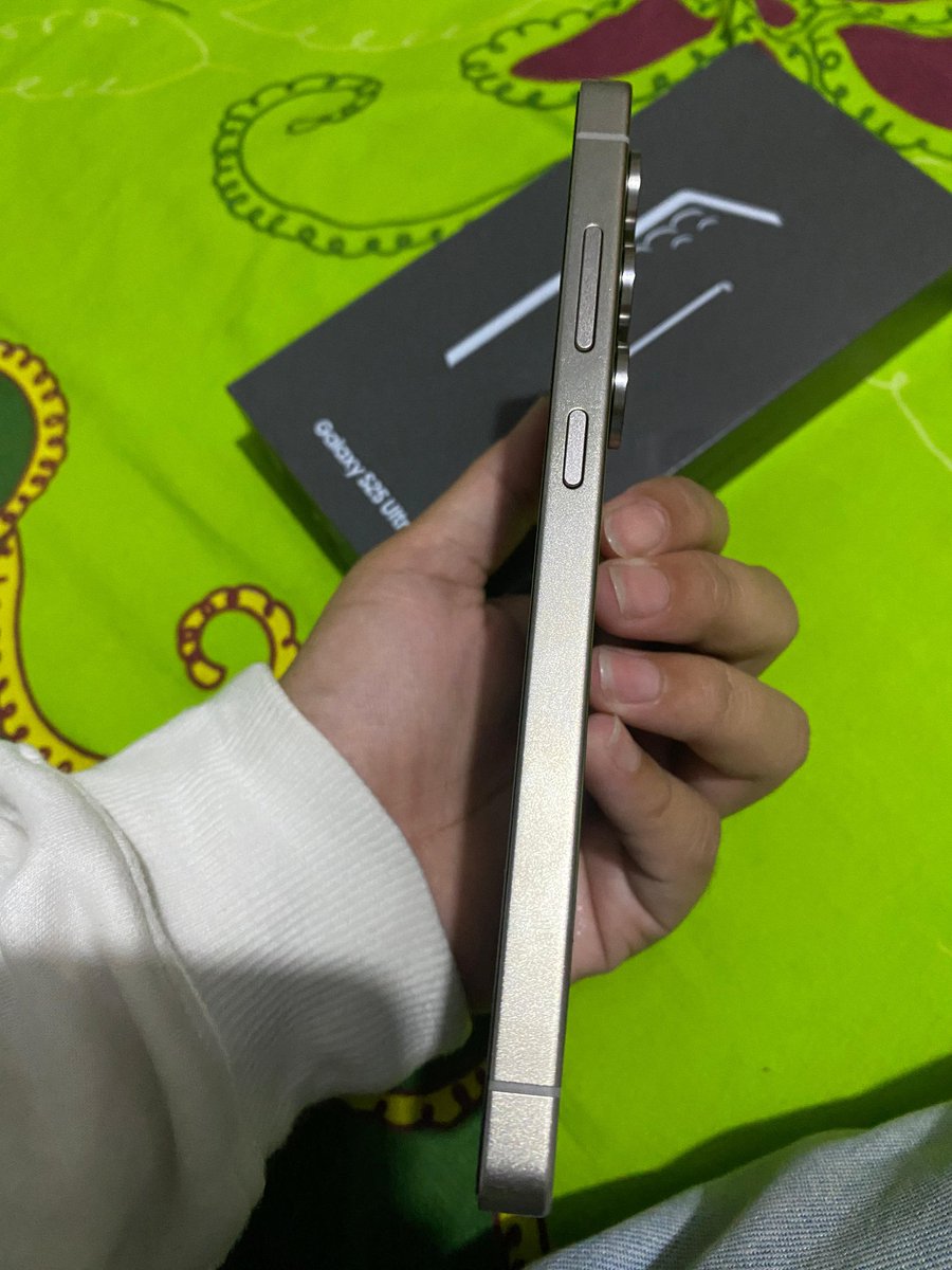 #wts #samsung
Samsung S25 Ultra 12/256gb Ex Sein
Titanium Black
Condition :
• Kondisi fisik 99% mulus
• Sinyal Aman All Operator
• All Fungsi 100% Normal
Kelengkapan :
• Fullset (Box, Kabel Charger)

Price ? 14,400 
Lokasi : Tangsel