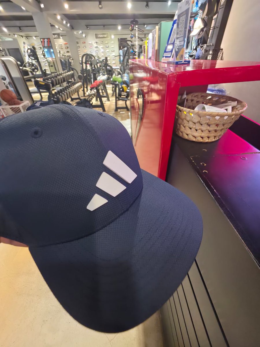 bajabiri's tweet image. Asante sana Mporipori @Eric__Bernard kwa kuendelea kuiunga mkono brand ya #JustFit. 

🧢🧢 original from #Adidas zinapatikana hapa #KunduchiMall branch na Branches zote za Dar na Arusha  pale #AIMMall