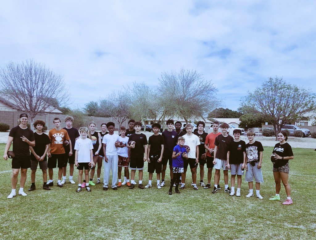 Elev8QBacademy's tweet photo. Working! @quarterbackmag https://t.co/UTialP17EI