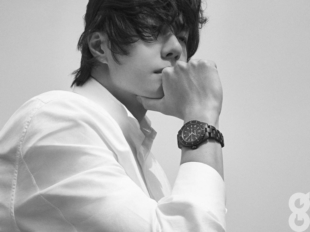 winters__rain's tweet photo. หวังอี้ป๋อเป็นคนแรกในโลกที่ได้ใส่ นาฬิกา CHANEL J12 SUPERLEGGERA ที่เพิ่งเปิดตัวไปเมื่อวานที่ Geneva Watch Fair 2026 สมมงหลานรักยายมาก  

YIBO GQ APRIL ISSUE
#WANGYIBOxGQ26APRIL https://t.co/6ohzkmyU3l