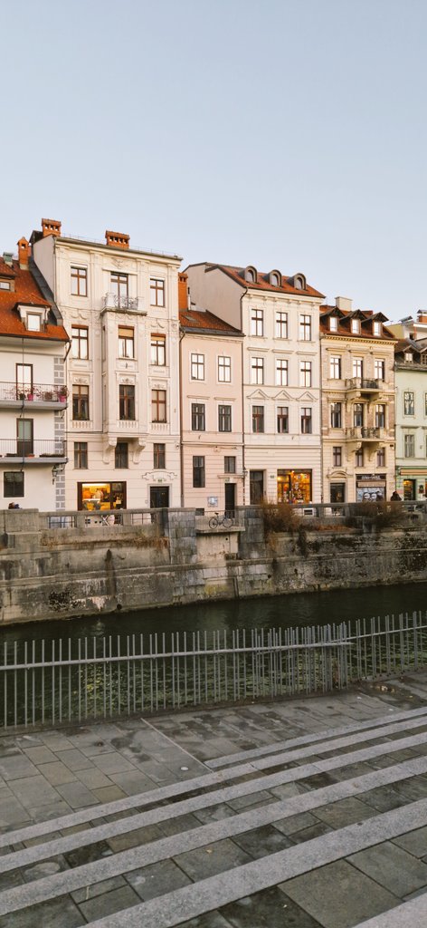 micajbozzi's tweet photo. @chicodlasmillas Ljubliana ❤️ y más en 🎄 https://t.co/YTdjP3LNVd