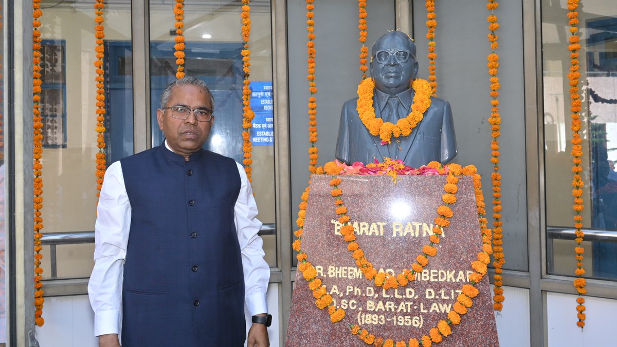 NITJofficial's tweet image. Dr B R Ambedkar NIT Jalandhar commemorated the 135th Birth Anniversary of Dr. B.R. Ambedkar with great respect and reverence. The program began with a floral tribute, followed by a ceremony reflecting on his vision of equality, justice, and education.
#AmbedkarJayanti #Equality