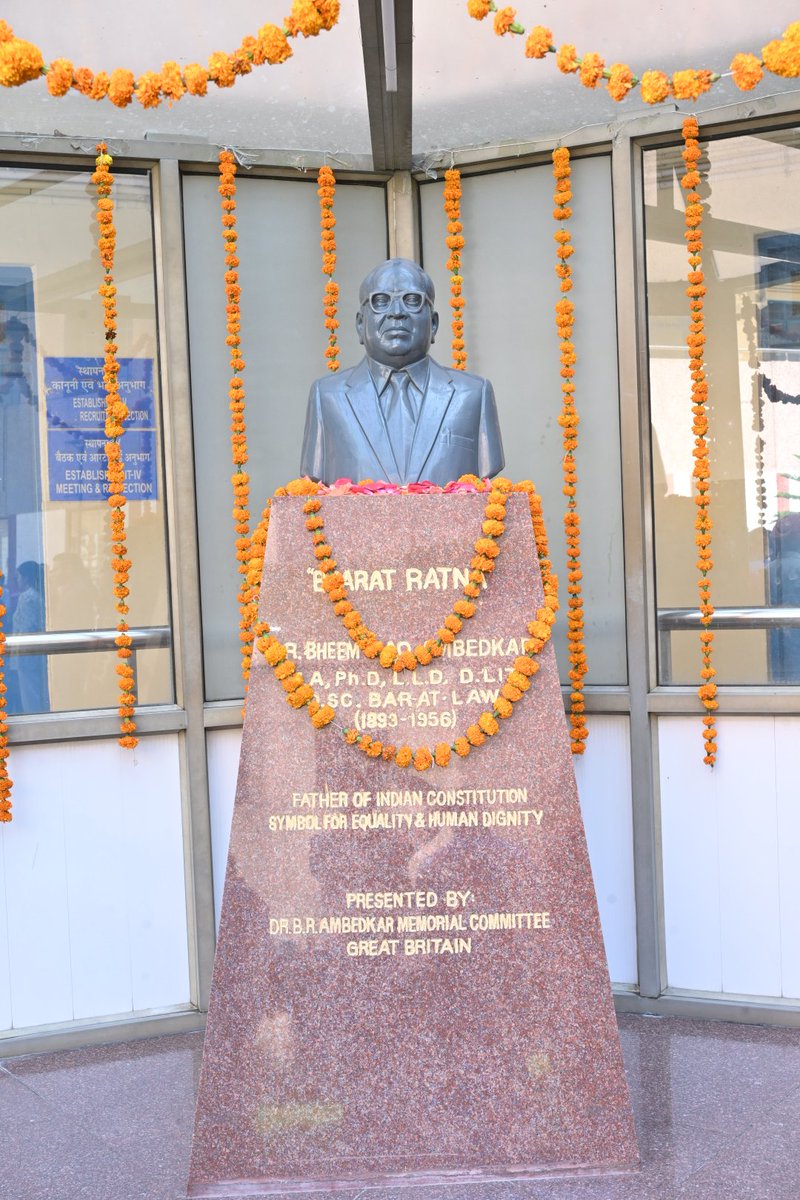 NITJofficial's tweet image. Dr B R Ambedkar NIT Jalandhar commemorated the 135th Birth Anniversary of Dr. B.R. Ambedkar with great respect and reverence. The program began with a floral tribute, followed by a ceremony reflecting on his vision of equality, justice, and education.
#AmbedkarJayanti #Equality