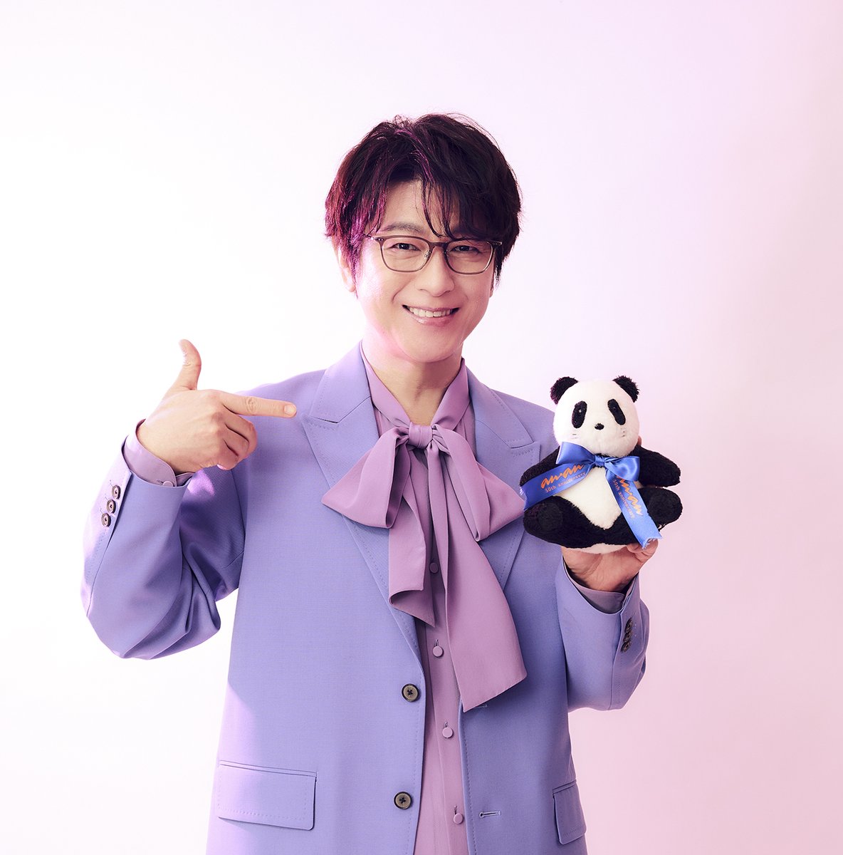 anan_mag's tweet photo. 現在発売中の #anan 2492号にて、今年デビュー30周年を迎える #及川光博 さんにインタビュー！記念アルバム「TAKE IT ROSY！」に込めた思いから、みんなの王子様“ミッチー”と素の“及川くん”との関係性まで、たっぷりお聞きしました。ベイベーならずとも必見必読！ https://t.co/RQLiyUp6x3