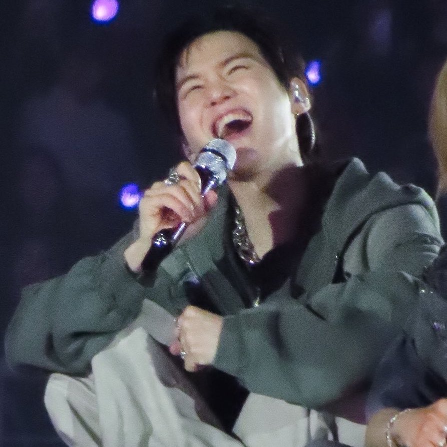 Update SUGA tweet media