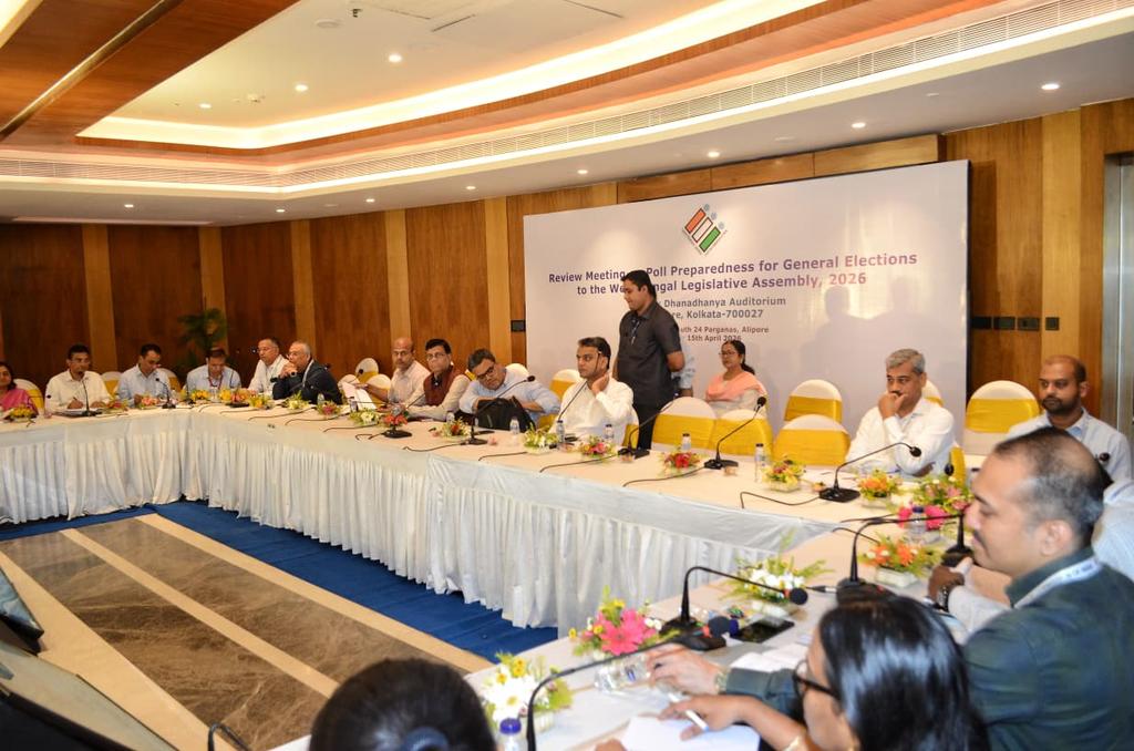 CEOWestBengal's tweet image. Sr. DEC ECI Sh Pawan Kr Sharma with ECI Officials conducting a review meeting today on Poll preparedness  with DEO South 24 Parganas, CP, SP,  DFC CAPF &amp;amp; ECI observers of South 24 Parganas district, West Bengal.
#WBLA2026 #Meeting 
@ECISVEEP @SpokespersonECI @PIBKolkata