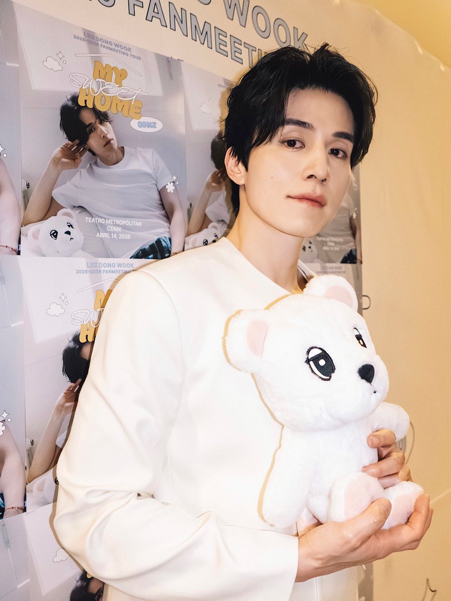 kkbyss_official's tweet image. [#PHOTO]
𝗟𝗘𝗘𝗗𝗢𝗡𝗚𝗪𝗢𝗢𝗞 𝟮𝟬𝟮𝟱-𝟮𝟬𝟮𝟲 𝗙𝗔𝗡𝗠𝗘𝗘𝗧𝗜𝗡𝗚 𝗧𝗢𝗨𝗥
🏡 𝐌𝐘 𝐒𝐖𝐄𝐄𝐓 𝐇𝐎𝐌𝐄 🏡 𝗶𝗻 𝗠𝗘𝗫𝗜𝗖𝗢 𝗖𝗜𝗧𝗬

뜨거운 에너지와 열정에 춤을 멈출 수 없었던🕺
DONGWOOK's Sweet Home 
in MEXICO CITY!

5개월 동안 함께해 준 neohee 모두 고맙습니다💚