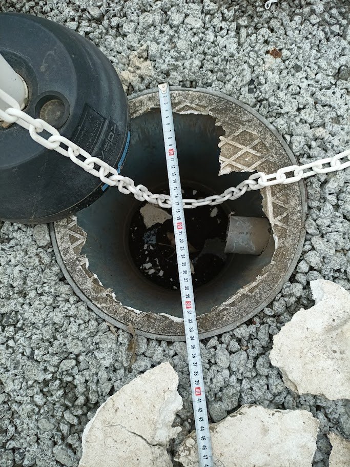 庭の排水溝の蓋が割れた。
いや、割られた。

この蓋には「車載禁止」という文字があったけど、たまたま配達のトラックが上に載ってしまい、割れました。

で、新たな蓋を探した。
「耐圧蓋」ってのがあるんですね(*'▽')
ネットで2,000円ほどでした(´▽｀*)

#解決