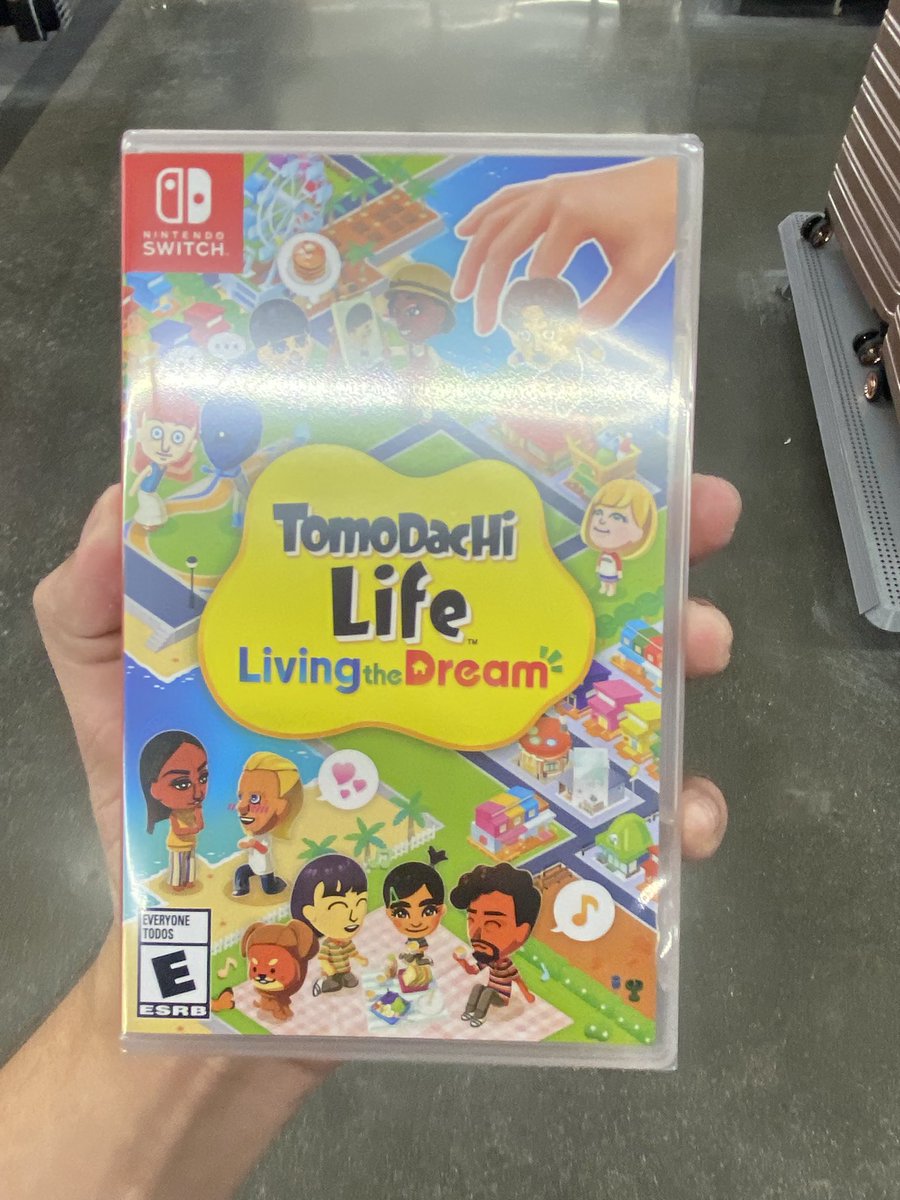 Cycanss's tweet photo. have it out but cant sell it to me ;-; #tomodachilife https://t.co/QDayF5yRUX