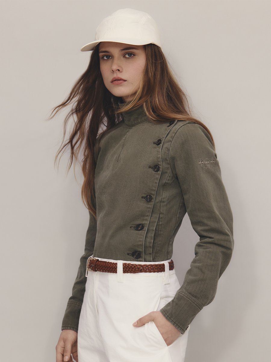 tatras_official's tweet image. 機能美を軸に、ワークウェアやユニフォームの要素を再解釈した TATRAS 2026年春夏コレクション。

ミニマルなシルエットと、細部に宿るディテールによって構築され、都市と自然を横断する軽やかな機能性を描き出します。

▼ルックページはこちら
tatras-official.jp/blogs/look-boo…

#TATRAS #TATRAS26SS