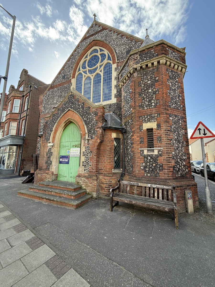 McindoeSue's tweet image. #WindowsOnWednesday #WallsOnWednesday
Cromer Library, Norfolk