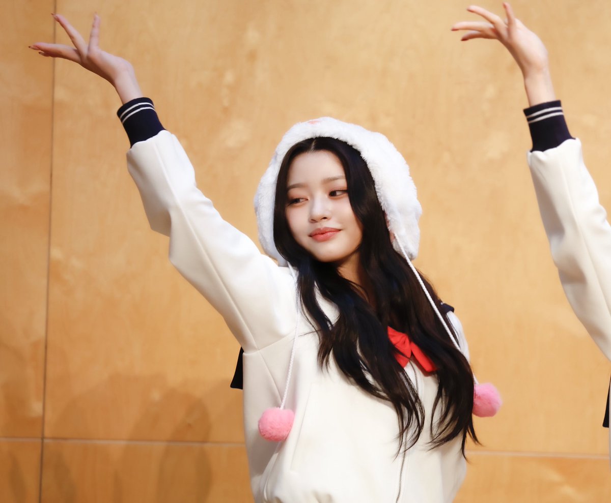 TinyLight8428's tweet photo. 260410  미니레코드 대면 
Let's go high!!!!
#첫사랑 #CSR #チョッサラン #두나 #DUNA #ドゥナ https://t.co/htCu6QoG2l