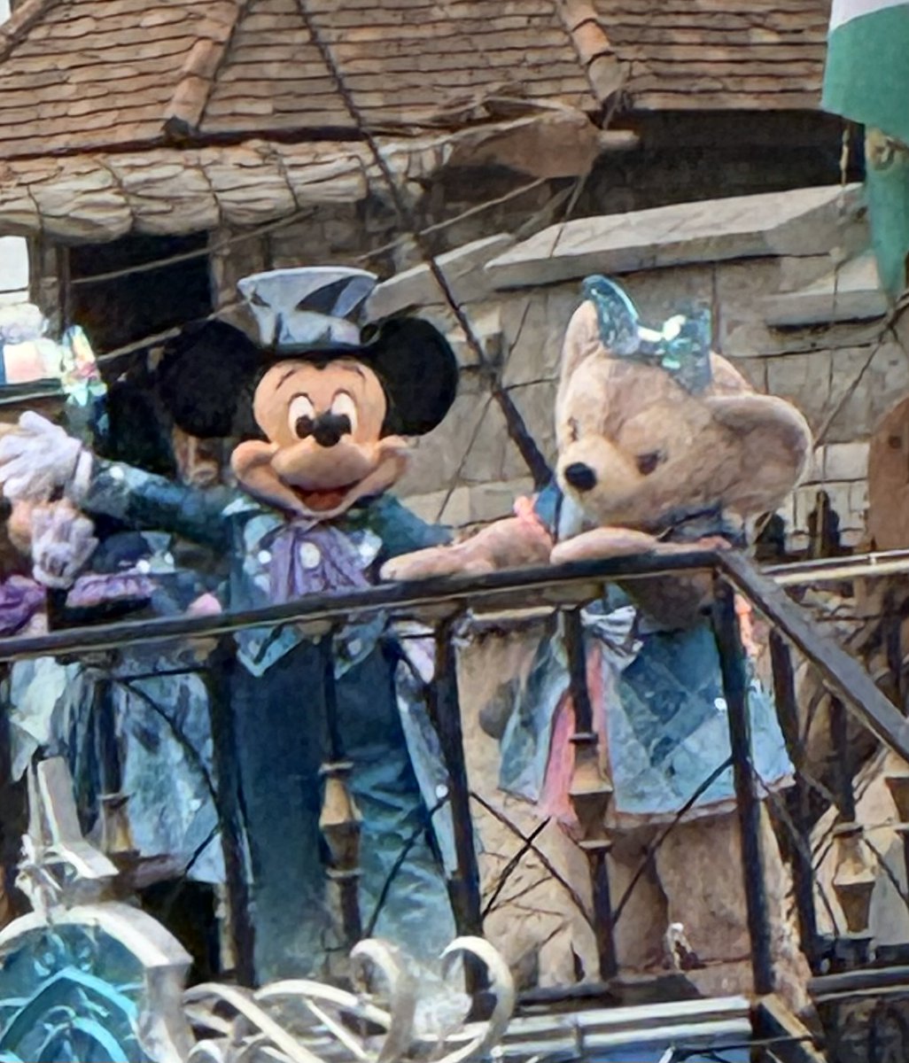 manaday6100's tweet photo. ディズニーシー組曲を聴いて
ウルウルしてた🥹
#ディズニーシー２５周年 
#ディズニーシー https://t.co/n6z5TdiZ95