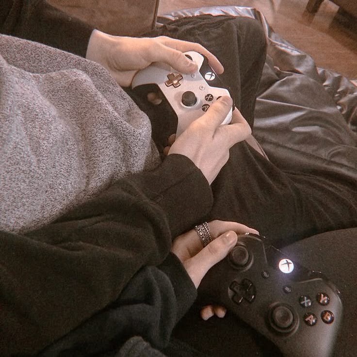 bestminhisto's tweet photo. AU || Tsukkiyama || Videojuegos 
Donde Yamaguchi y tsukki disfrutan sus tardes jugando videojuegos 
O
Donde Yamaguchi propone en cumplir un deseo si gana tsukki https://t.co/d1Kanu824w