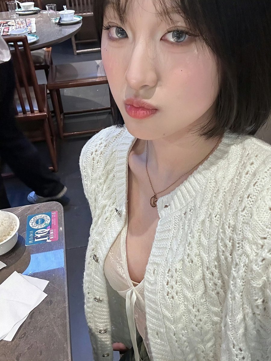 Missikfc_'s tweet photo. 呆呆地 https://t.co/yZ7ljc2Qzz