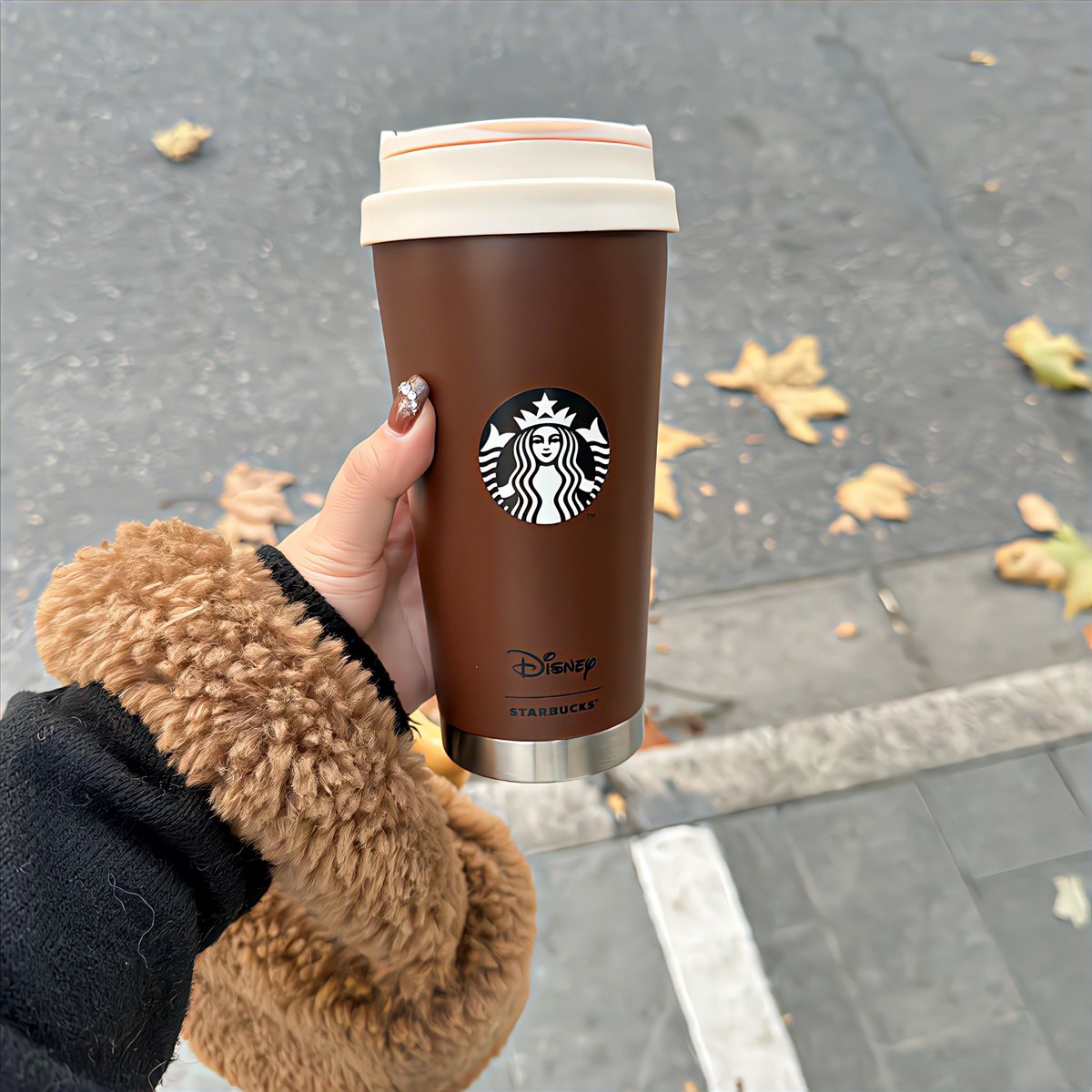 MikeMiozza's tweet image. Folding laundry while a cat curls on the fresh towels  #CozyMoments #HomeVibes