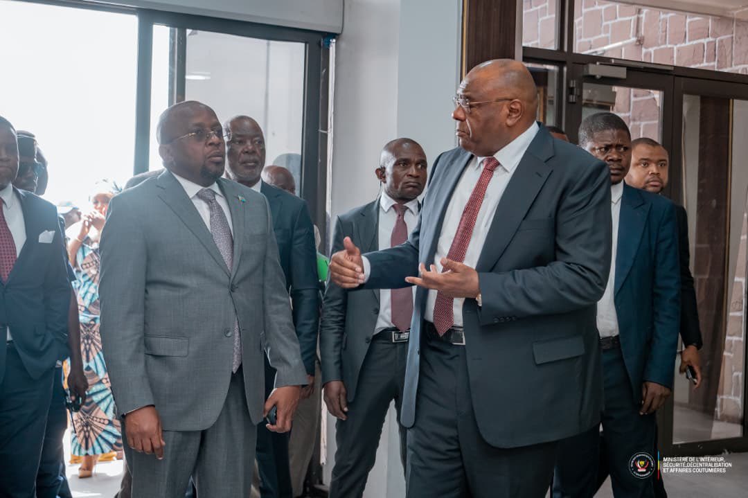 🇨🇩*N’DJILI : LE VPM DE L’INTÉRIEUR PASSE À L’ACTION CONTRE LES TRACASSERIES AUX FRONTIÈRES*
Comme l’avait prédit Pitshou Ngwene sur la base de plusieurs rapports, la rationalisation des services aux postes frontaliers devient enfin une réalité. <a href="/shabani_lukoo/">SHABANI Lukoo J.</a> <a href="/fatshi13/">Félix A. Tshisekedi</a>