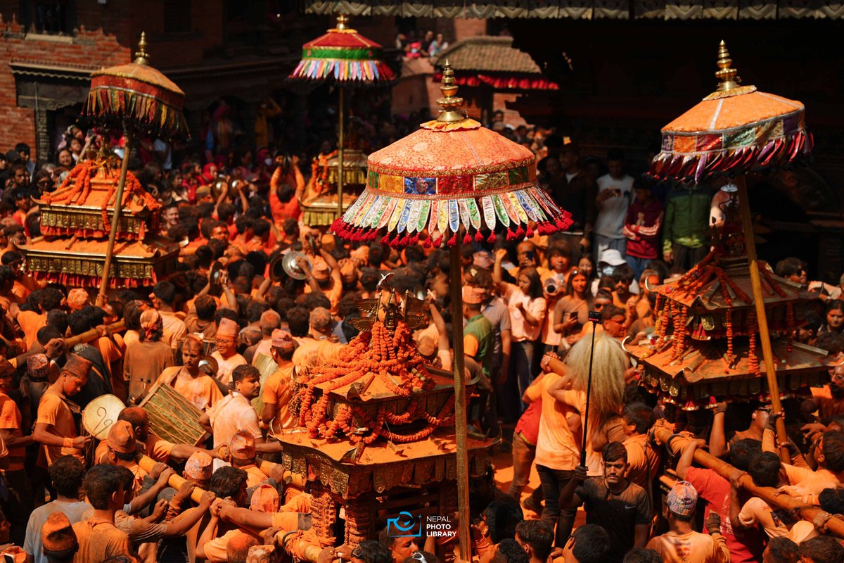 nepalphotolib's tweet image. मध्यपुरथिमीमा हर्षोल्लासका साथ मनाइयो सिन्दुर जात्रा
तस्बिर : नेपाल फोटो लाइब्रेरी
#nepalphotolibrary #NewsUpdate #NPL #sindoorjatra