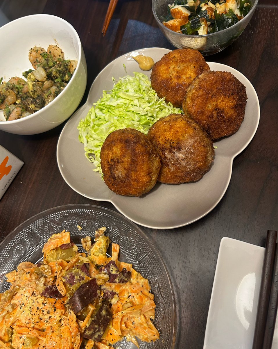 umedadesune's tweet photo. お友達とメンチカツパーティ
🐮🐷🤲✨

まるっとむちむち、チーズ入り https://t.co/3stazaOdyE
