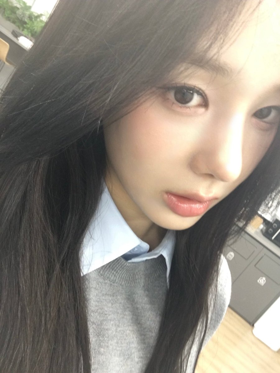 _only_1_love's tweet photo. ㅁㅊ 렌즈 안 낀 랑이 셀카야!!!!!! https://t.co/P44pDxp312