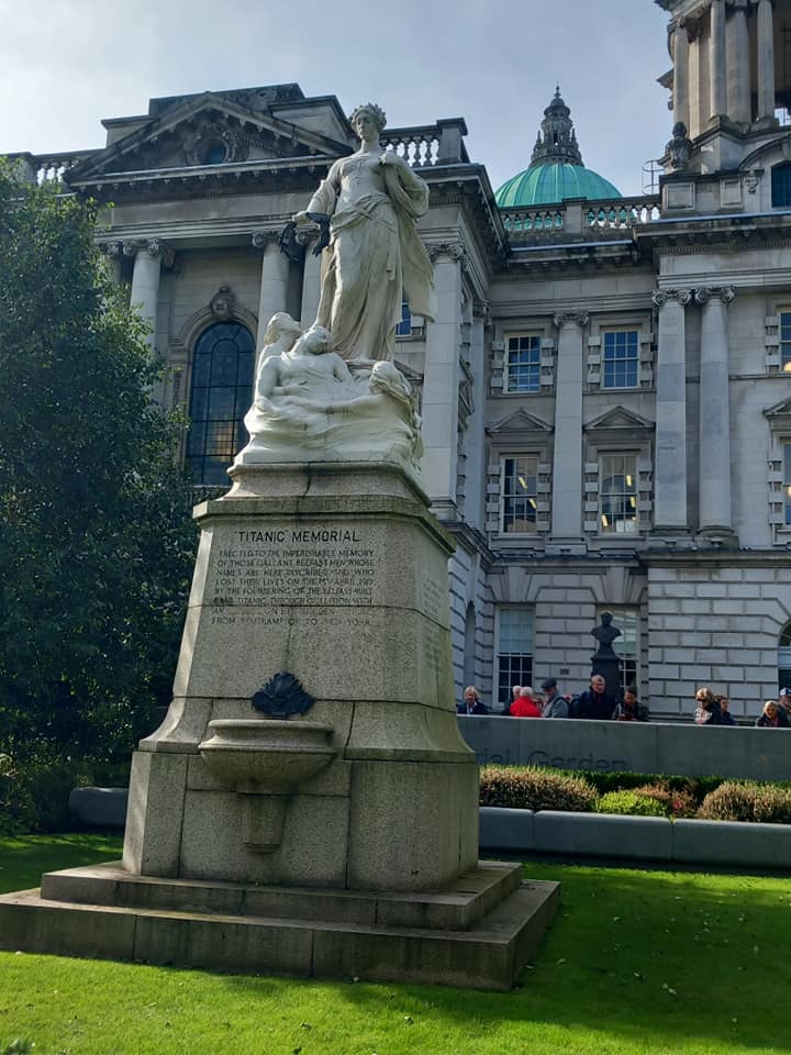 lorraineelizab6's tweet image. #Otd 2012: Titanic Memorial Garden, #Belfast City Hall opened. Centrepiece=1912 female personification of Death/Fate, holding laurel wreath over head of drowned sailor raised above waves by pair of mermaids. New 9 metre Plinth has names of 1,512 victims. bbc.co.uk/news/uk-northe…