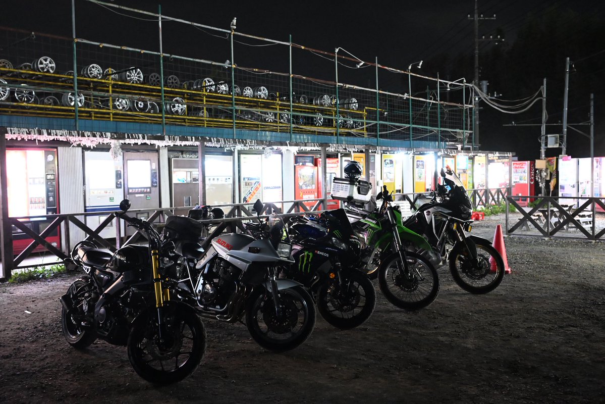 FireflySD10's tweet image. 声掛けて仲良くなった人達が全員整備士で驚いた、ここが整備主任者講習の会場ですかね？

暫く撮らないうちに写真全然上手く撮れなくて泣いた。夜とかみんなどうしてるんだろう。

#CRF1100l #アフリカツイン #Zf