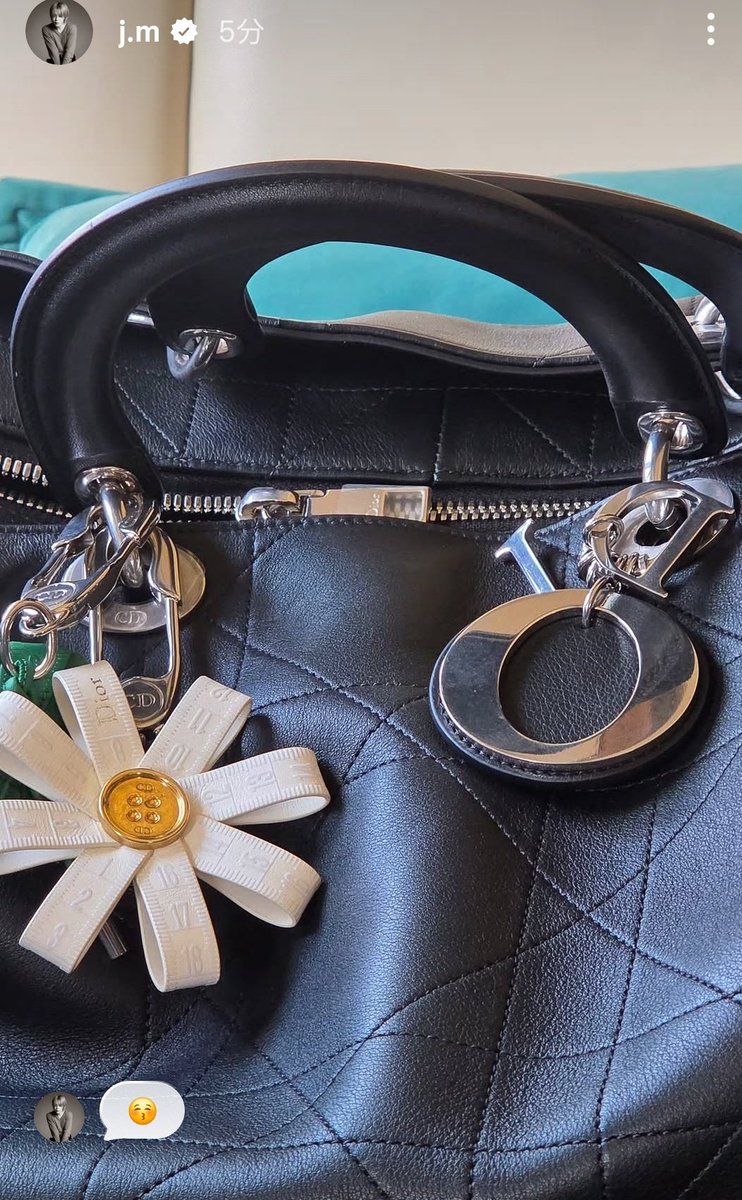 可愛い🥹
カバンも可愛いし
それを見せてくれるジミンも可愛い🥲

😚の絵文字なのも可愛い🥲

ウィバきたぁーー😭