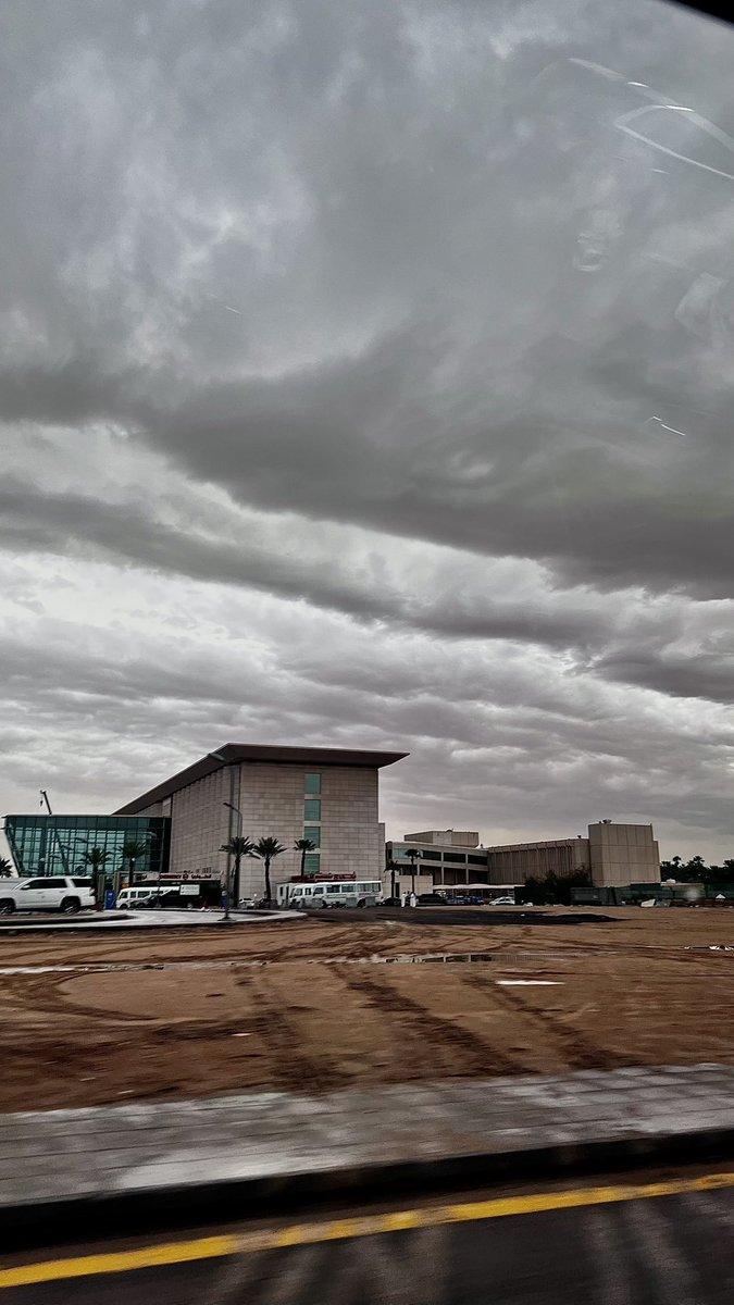moh_Reemm's tweet photo. وش أمواج البحر ؟؟ 
حنا ما نعرف إلا أمواج السحاب 🌊☁️ https://t.co/810Ht3vb93
