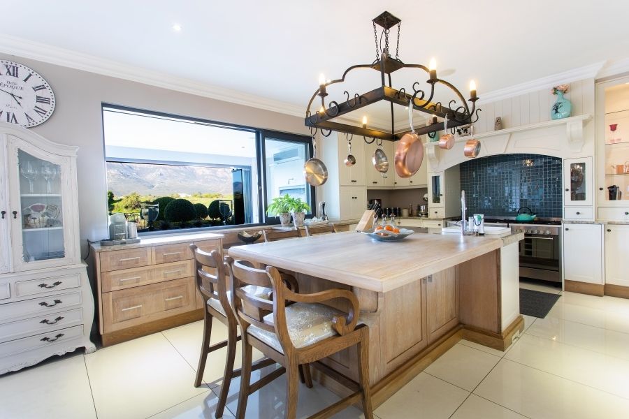 propcentralsa's tweet image. Don't miss out on this slice of paradise in Val De Vie Estate. View it now at buff.ly/FXycdt4
4 Bedrooms| 4.5 Bathrooms| 3 Garages| Pool
Follow #PropertyCentral for #EXTREME property
#DreamHome #SereneViews #FamilyHouse