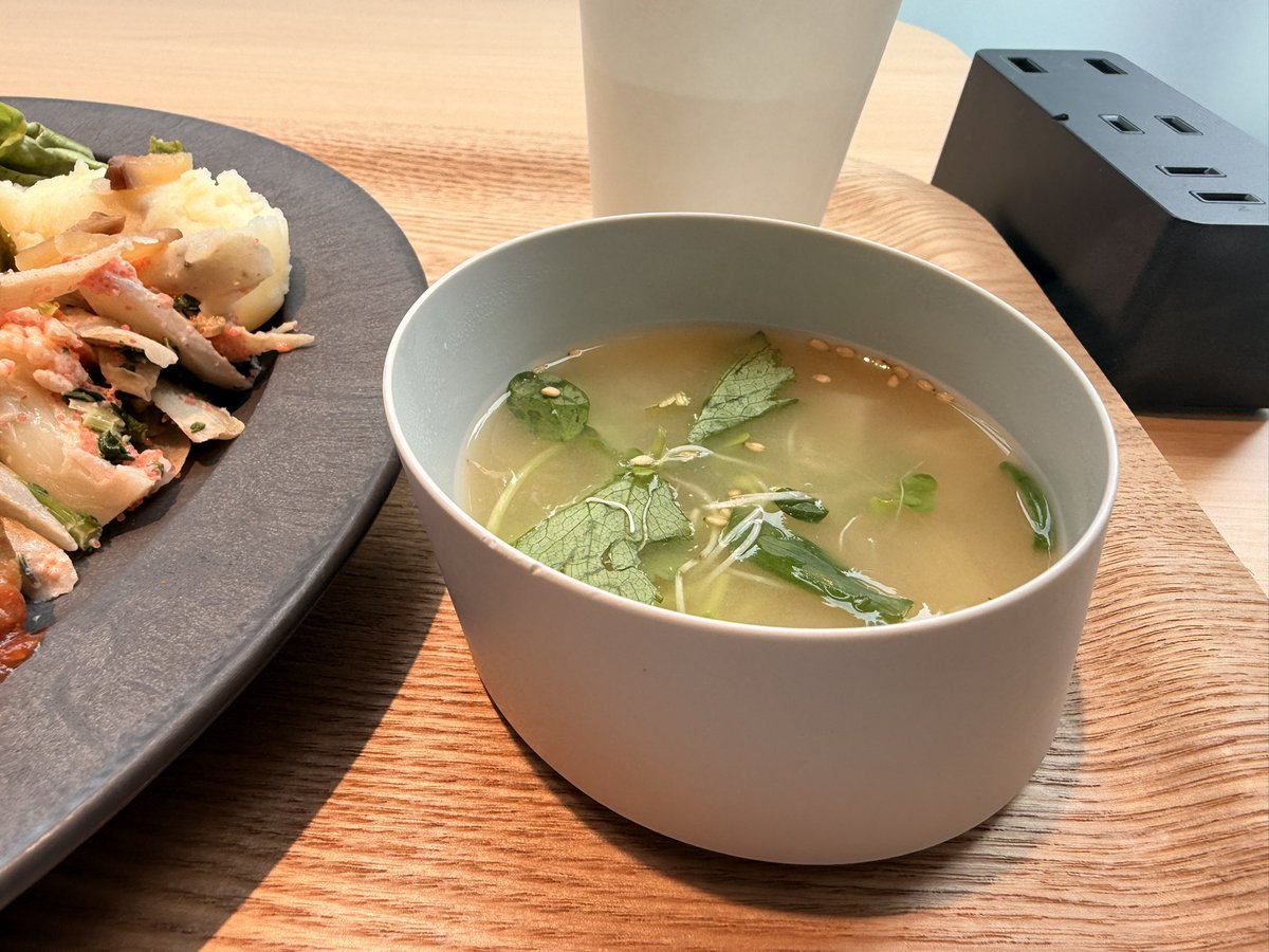 Kuro_Mike_Nuco's tweet image. サラメシはタニタカフェ
たっぷりサラダにメインのお肉かお魚料理と1〜3種類の野菜料理を選べるプレートランチ
ヘルシーです！
ヒンナヒンナ^_^

#lunch 
#tokyo