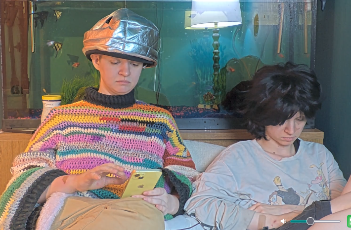 LordJaverius's tweet photo. I like Bongo's wig choice #fishtanklive #bingobongo https://t.co/LlTtaXXy4p